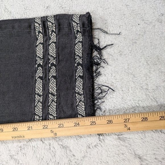 Driftwood Jeans Women's 31 Black Snake Print Hem Collette Frayed Crop Straight  - Picture 5 of 8